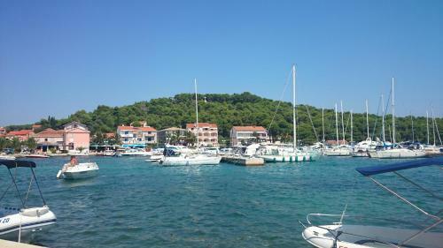 Apartment Diana - Great Location, Cosy 2 Bedroom, 2 Bathroom Apt