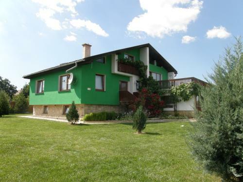 Hostal Holiday Home Lester
