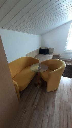 Hostal Holiday Home Lester