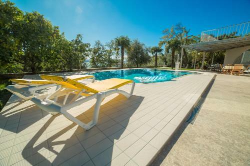 Paradise With Sea View Apartment