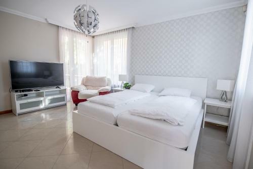 Grand Beach Apartment