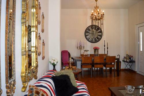 Ada's Family House