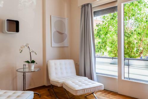 Kalamata A Home - Urban Garden Retreat