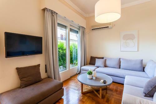 Kalamata A Home - Urban Garden Retreat