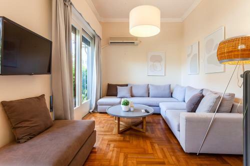 Kalamata A Home - Urban Garden Retreat