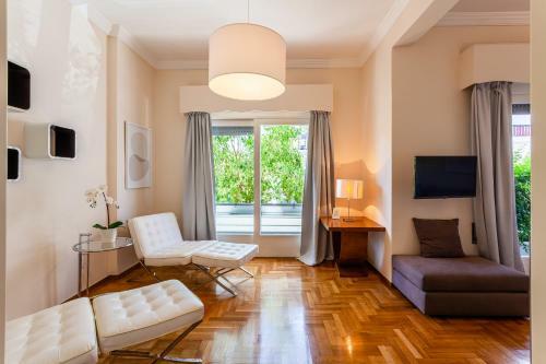Kalamata A Home - Urban Garden Retreat