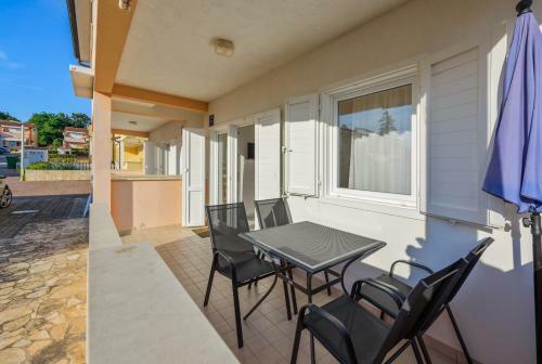 Hostal Lucrezia House With Apartments