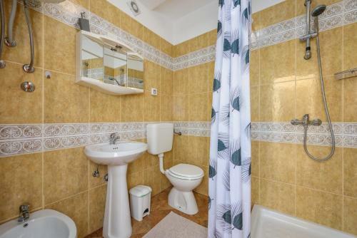 Hostal Lucrezia House With Apartments