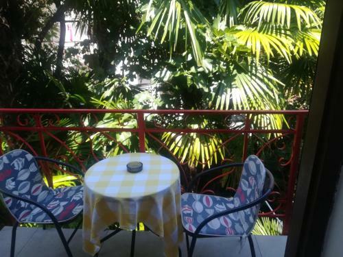 Hostal Romantic Room With Balcony