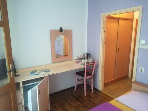 Hostal Romantic Room With Balcony