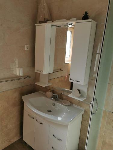 Apartment White Pearl