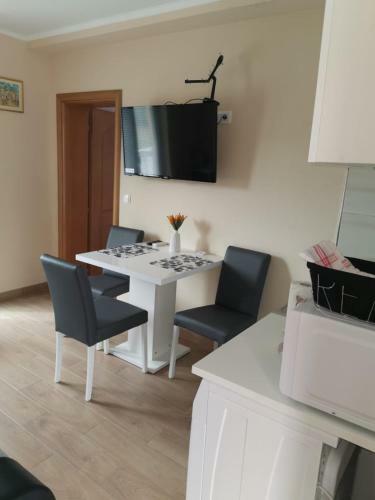 Apartment White Pearl