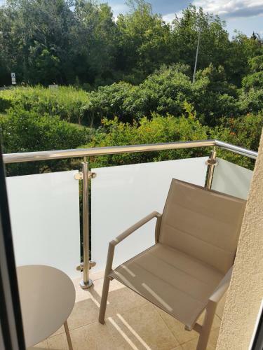 Apartment White Pearl