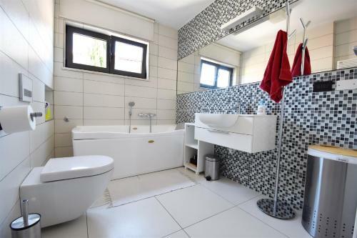 House Arta, 3 Bedroom Apartment