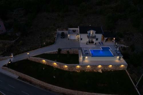 Villa Melani With Pool - Poljica
