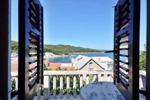 Big Apartment Povlja-20 Meters From Sea