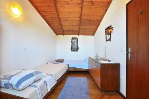 Big Apartment Povlja-20 Meters From Sea