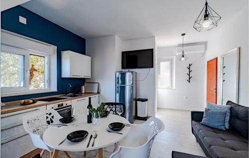 Beautiful Apartment In Prigradica With Wifi