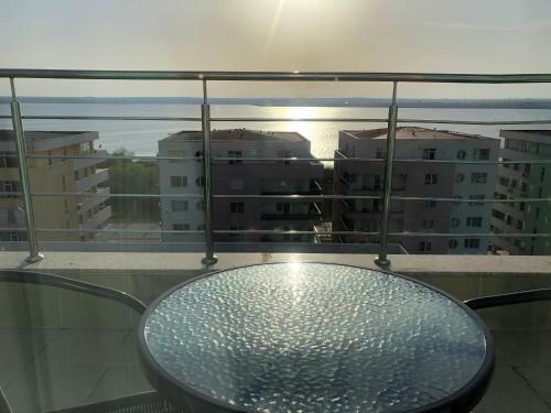 Orchid Lake View Apartment Summerland