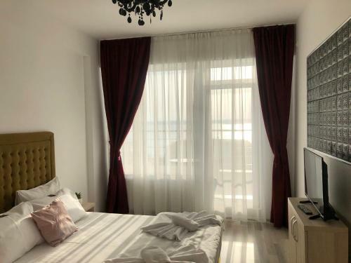 Orchid Lake View Apartment Summerland