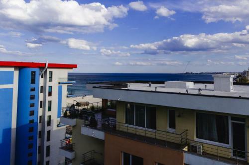 Orchid Lake View Apartment Summerland