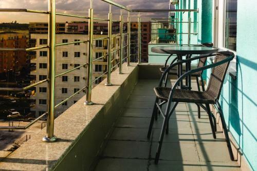 Orchid Lake View Apartment Summerland