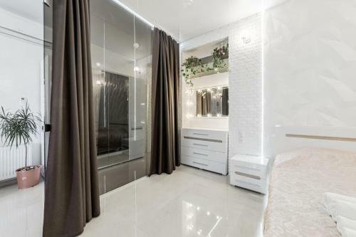 New Arcadia Glass Apartment