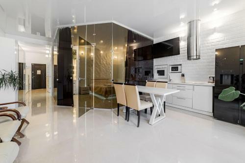 New Arcadia Glass Apartment