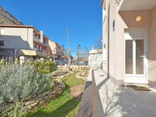 Zrnovnica Holiday Home