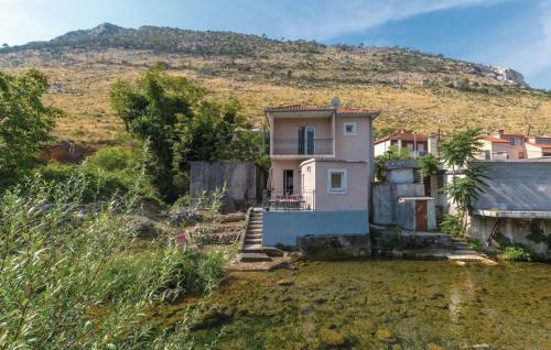 Zrnovnica Holiday Home