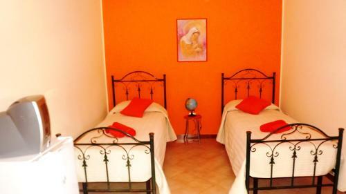 Hostal B&B Delfinia