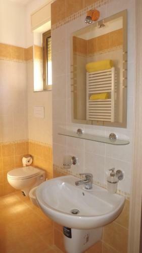 Hostal B&B Delfinia