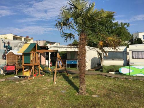 Przyczepa Sun De Miro II Surf Wioska