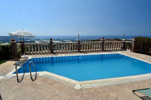 Goldcity Villa With Pool
