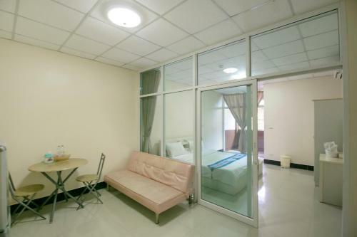 Oyo 75390 Sunee Place Hotel