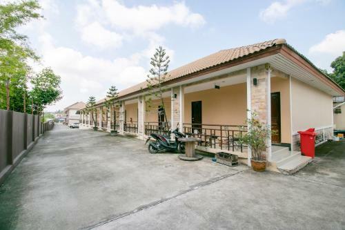 Oyo 75390 Sunee Place Hotel
