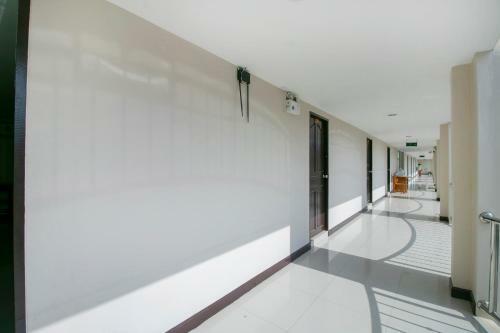 Oyo 75390 Sunee Place Hotel