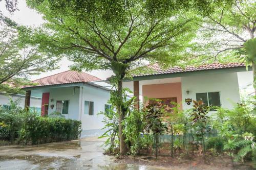 Apartamentos Oyo 1101 Tanrak Bungalow