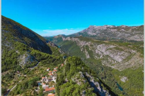 House Omis Podaspilje