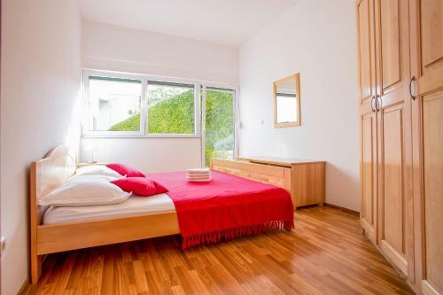 Larus-m Apartments