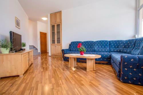 Larus-m Apartments