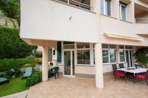 Larus-m Apartments
