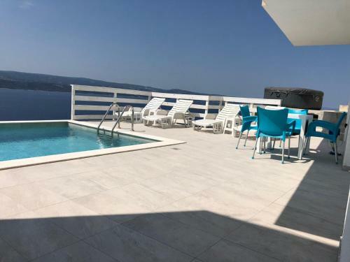 Hostal Elona Apartments