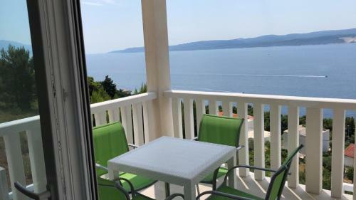 Hostal Elona Apartments