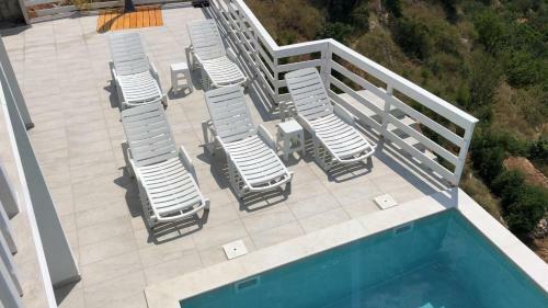 Hostal Elona Apartments
