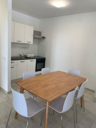 Hostal Elona Apartments
