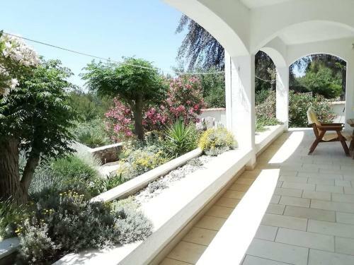 New Apartment With Private Path To Sea