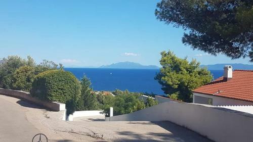 New Apartment With Private Path To Sea