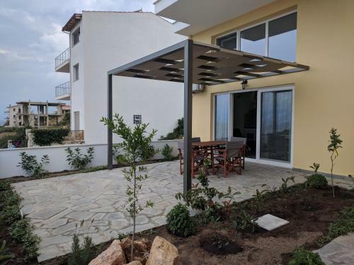 Above The Sea Apartments