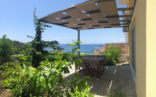 Above The Sea Apartments